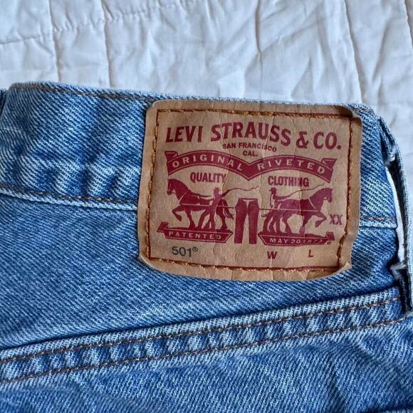 501 levis distressed cropped jeans light wash sz 25 straight leg - Picture 2 of 8